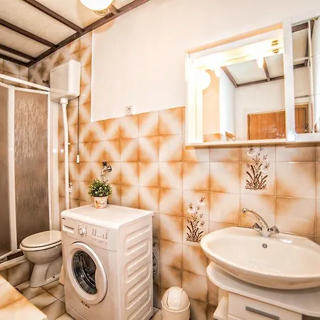 Lucano 1005 Apartman